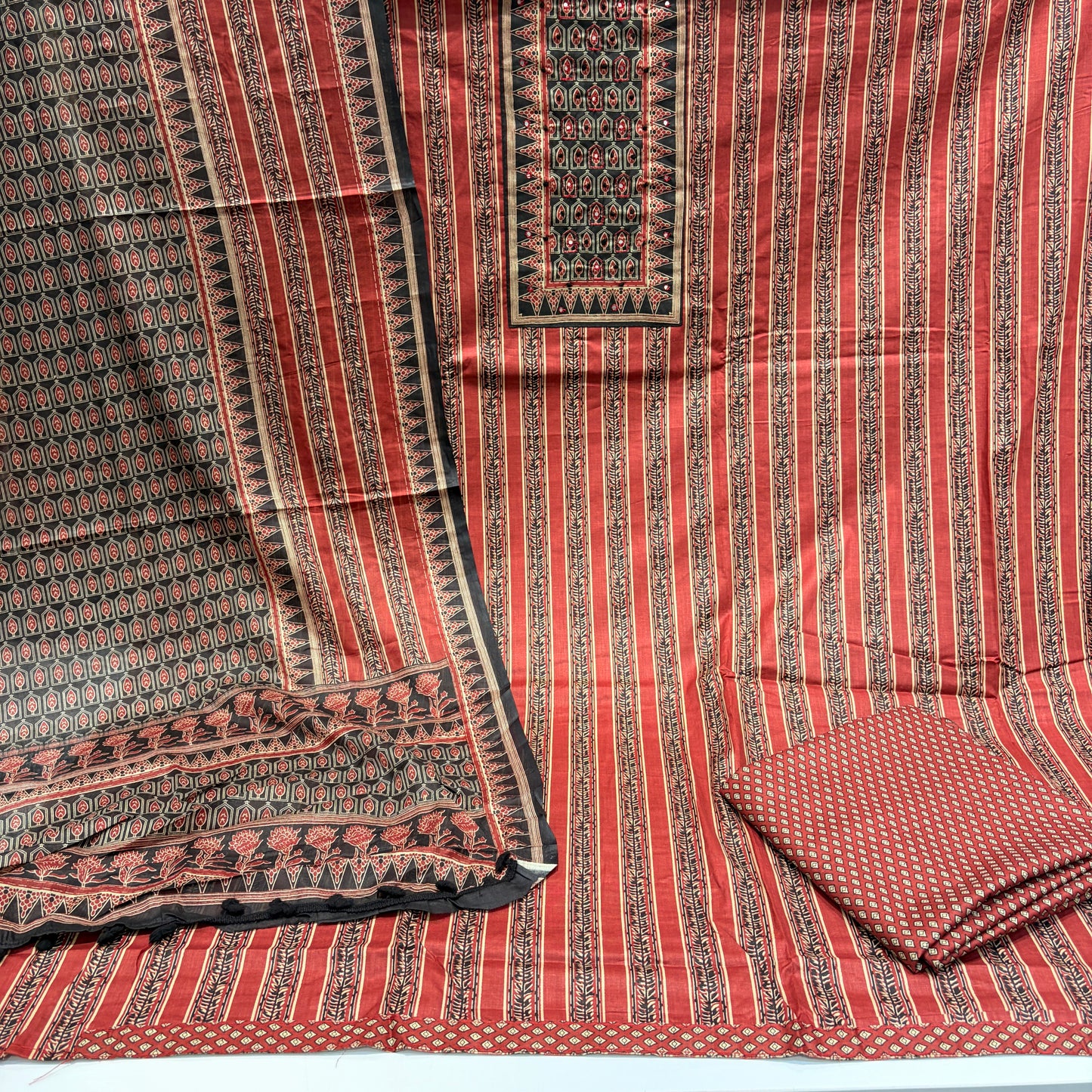 Pure Cotton Printed Suit (Unstitched)